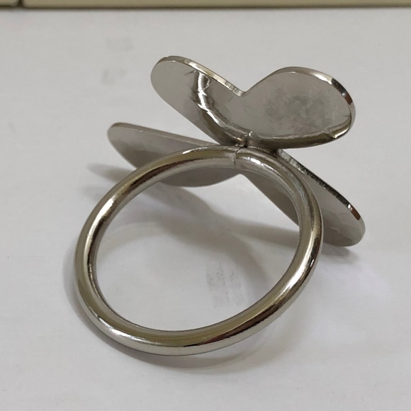 Set of 4 Neiman Marcus Hammered Metal Napkin Rings - Picture 6 of 7